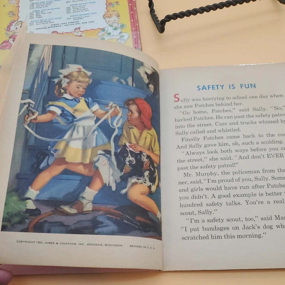 Bonnie Book SAFETY IS FUN JINGLE DINGLE HOW DOES YOUR‎ GARDEN GROW Rare Vintage